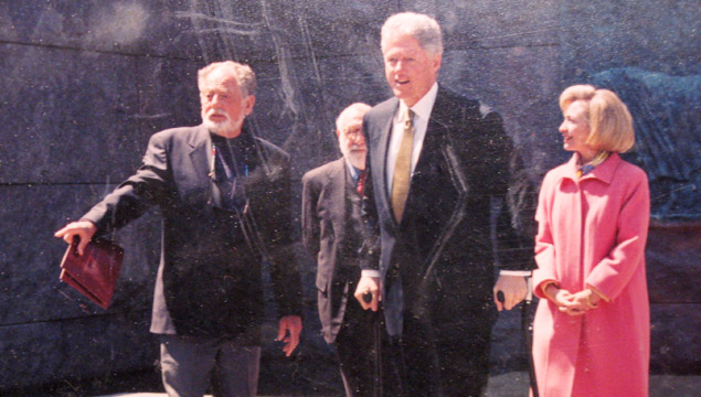 Photo of Lawrence Halprin, President & First Lady Clinton