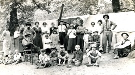 Multigenerational Pickers, Molalla, Oregon, 1930