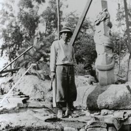 Kinzuchi Fujii supervises the installation of sculpture at the Storrier Stearns mansion, c.1937