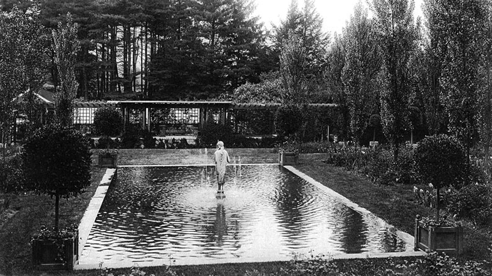 View of the Italian Garden’s reflecting pool and pergola, c. 1920.